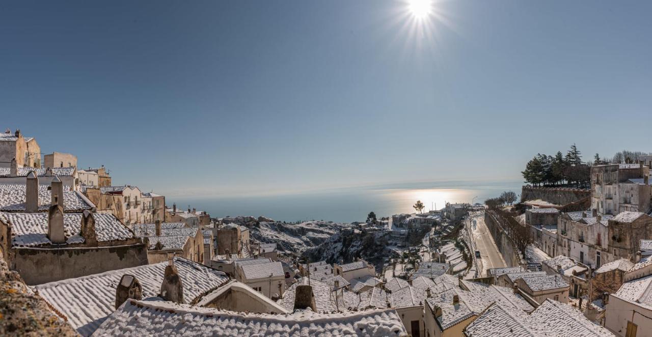Le Casette Della Panoramica Monte SantʼAngelo Exterior foto